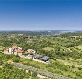 4 Bedroom Luxury Villa Retreat with Heated Infinity Pool near Buje, Sleeps 8-10
